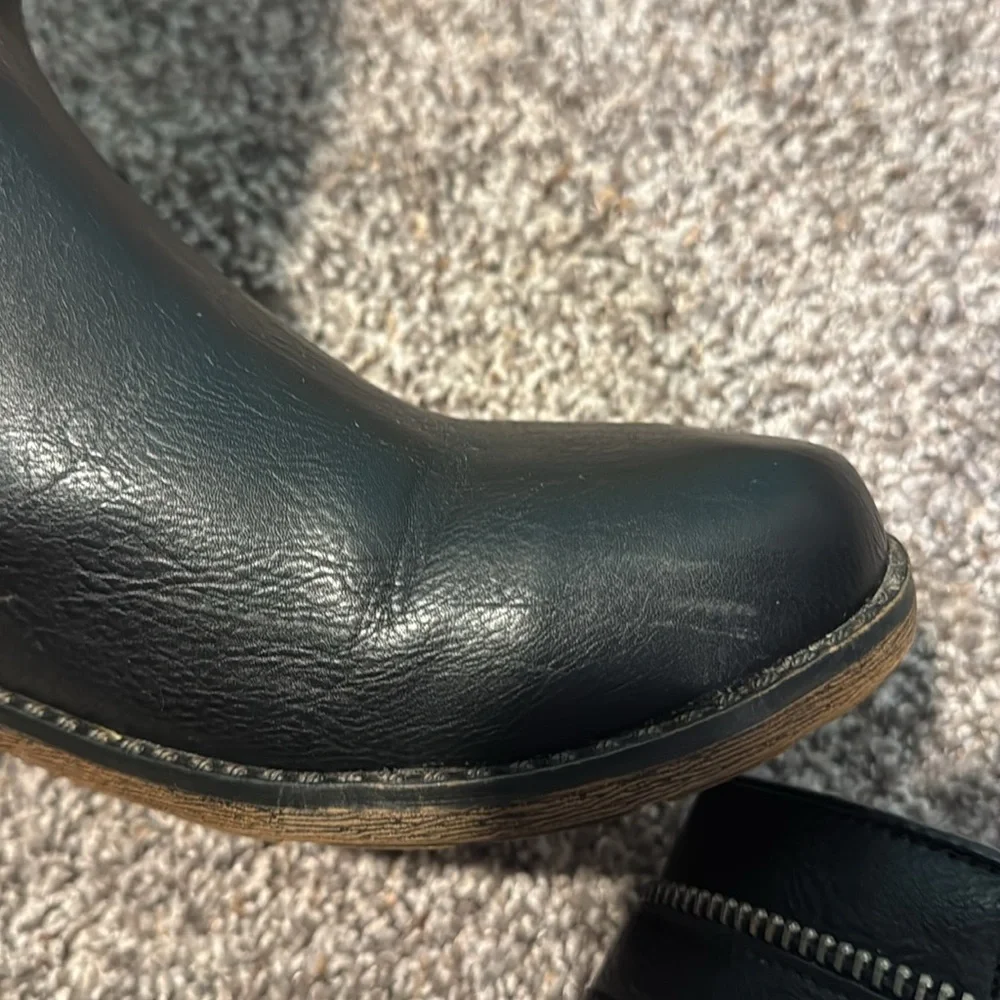 6Y or Womens 7.5 Black Leather Ankle Boots Steevies